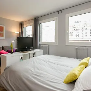 Apartment Nicely Decorated Modern Studio Near The Eiffel Tower - - Welkeys, Paris